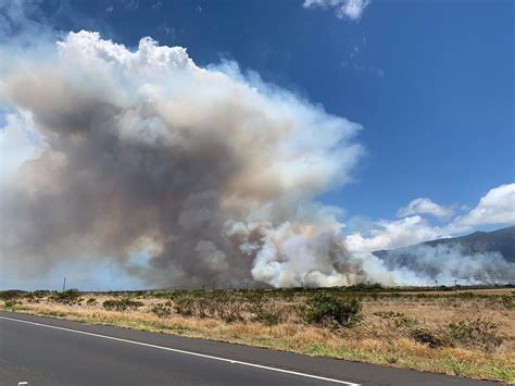 Fire crews are advising immediate proactive evacuations for Residents of Holopuni and Pulehu roads in Kula. . Maui fire today